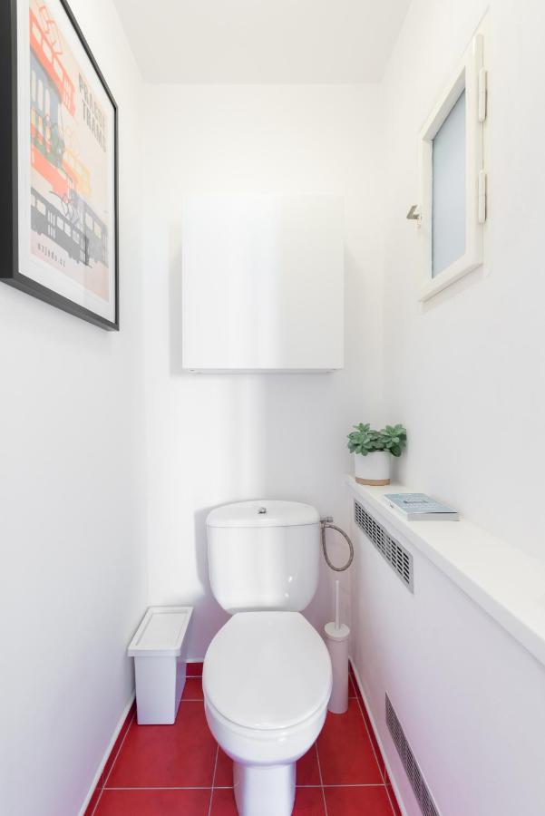 Bright Charming Apt With Terrace, Parking & Airco. Praha Bagian luar foto