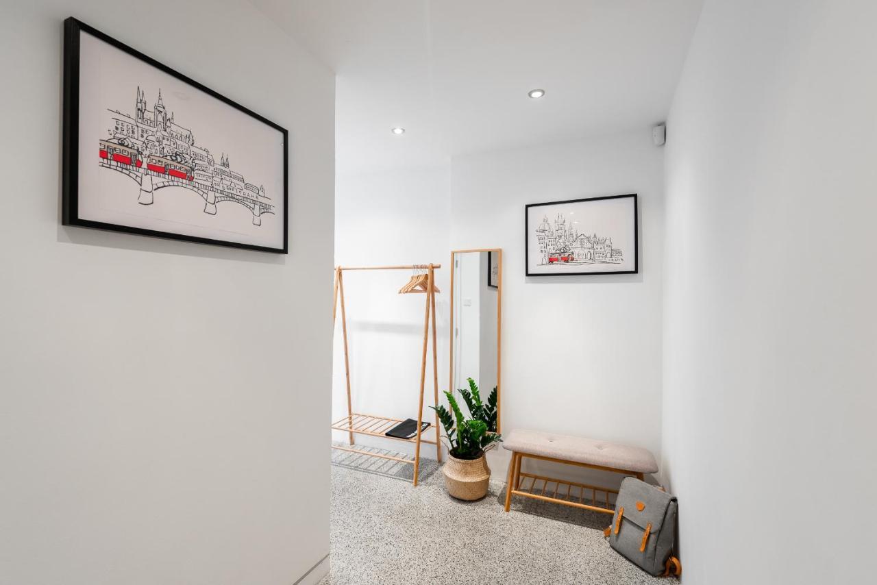 Bright Charming Apt With Terrace, Parking & Airco. Praha Bagian luar foto