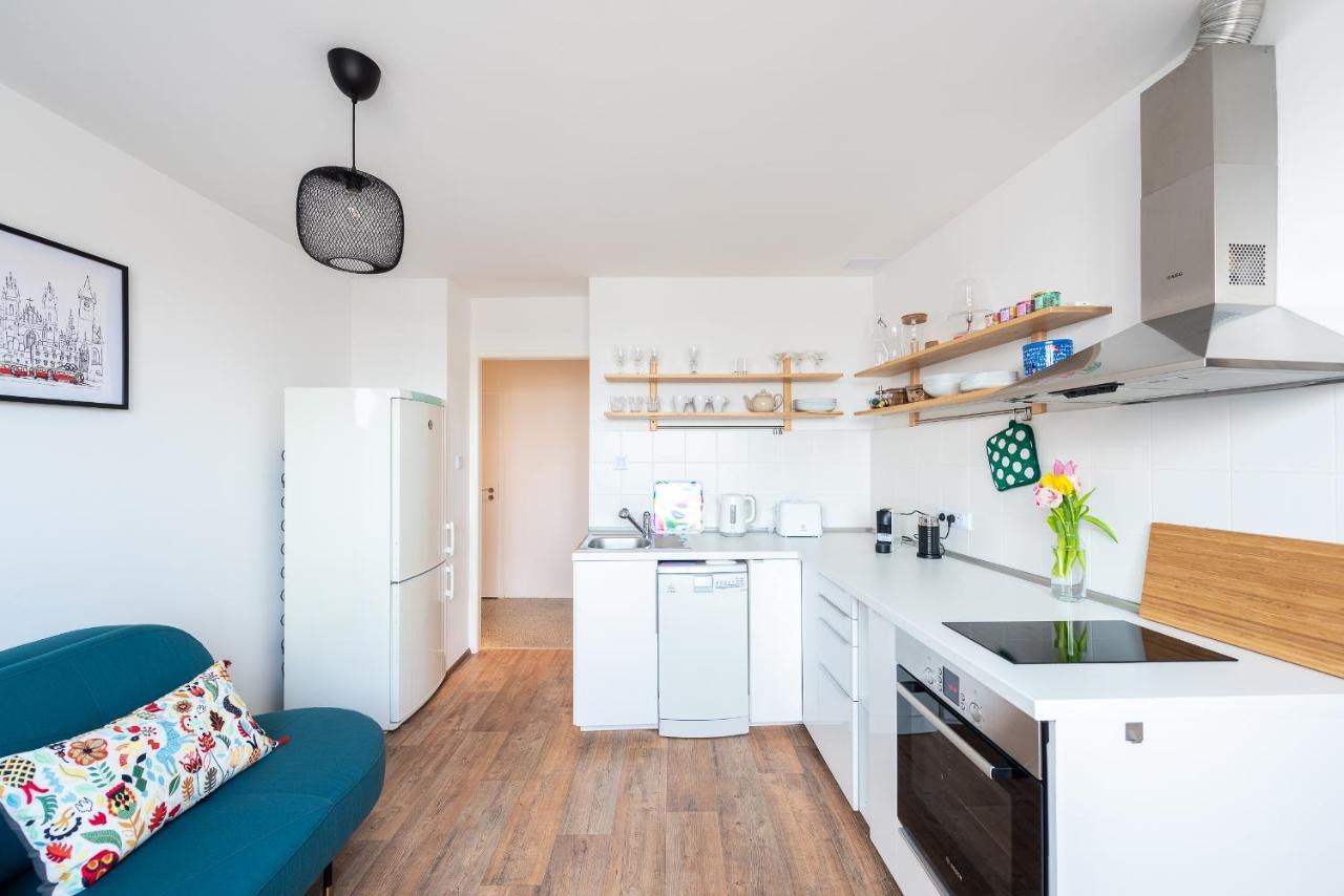 Bright Charming Apt With Terrace, Parking & Airco. Praha Bagian luar foto