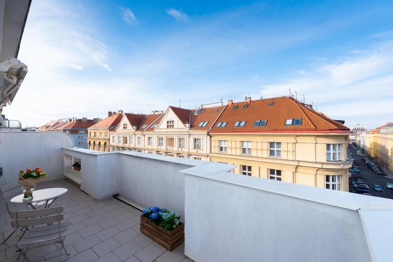 Bright Charming Apt With Terrace, Parking & Airco. Praha Bagian luar foto