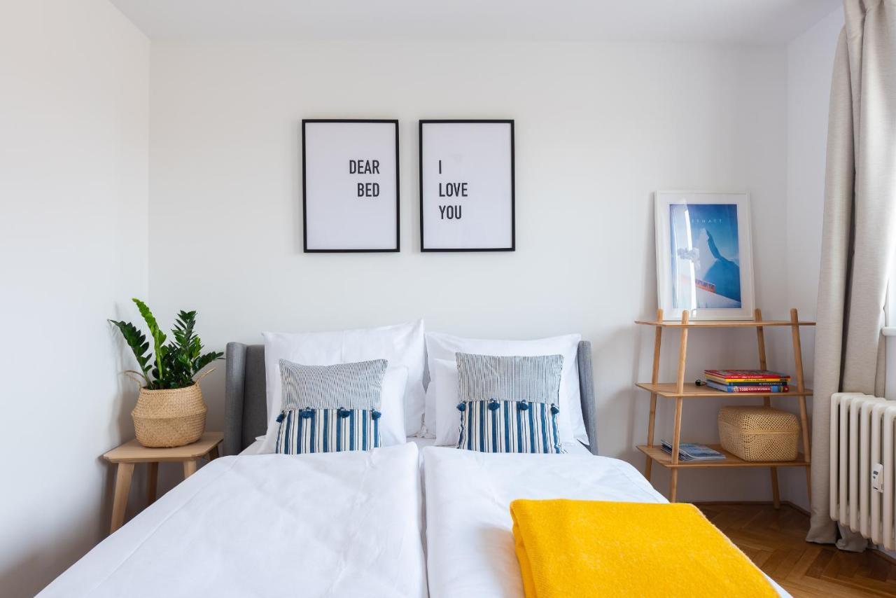 Bright Charming Apt With Terrace, Parking & Airco. Praha Bagian luar foto